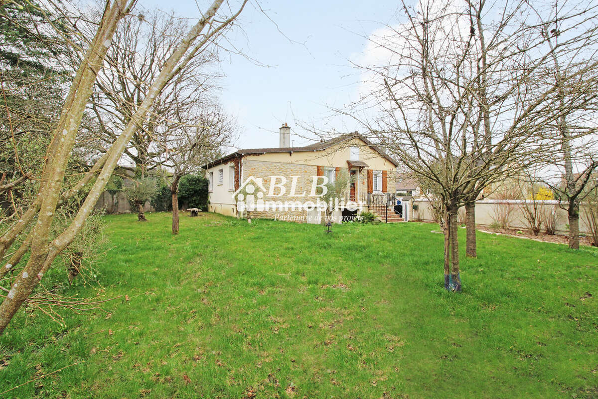 Maison à LE PERRAY-EN-YVELINES