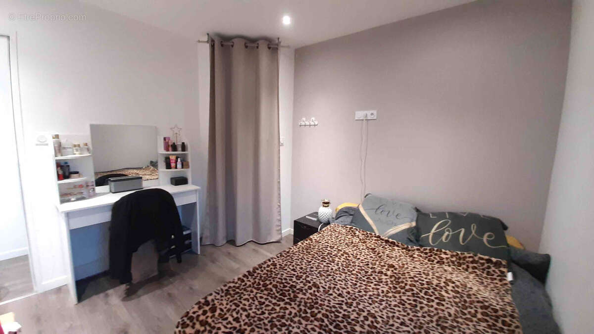 Appartement à UNIEUX