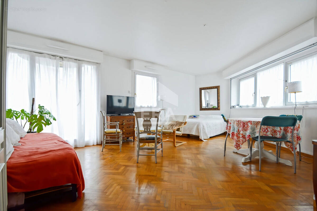 Appartement à ISSY-LES-MOULINEAUX