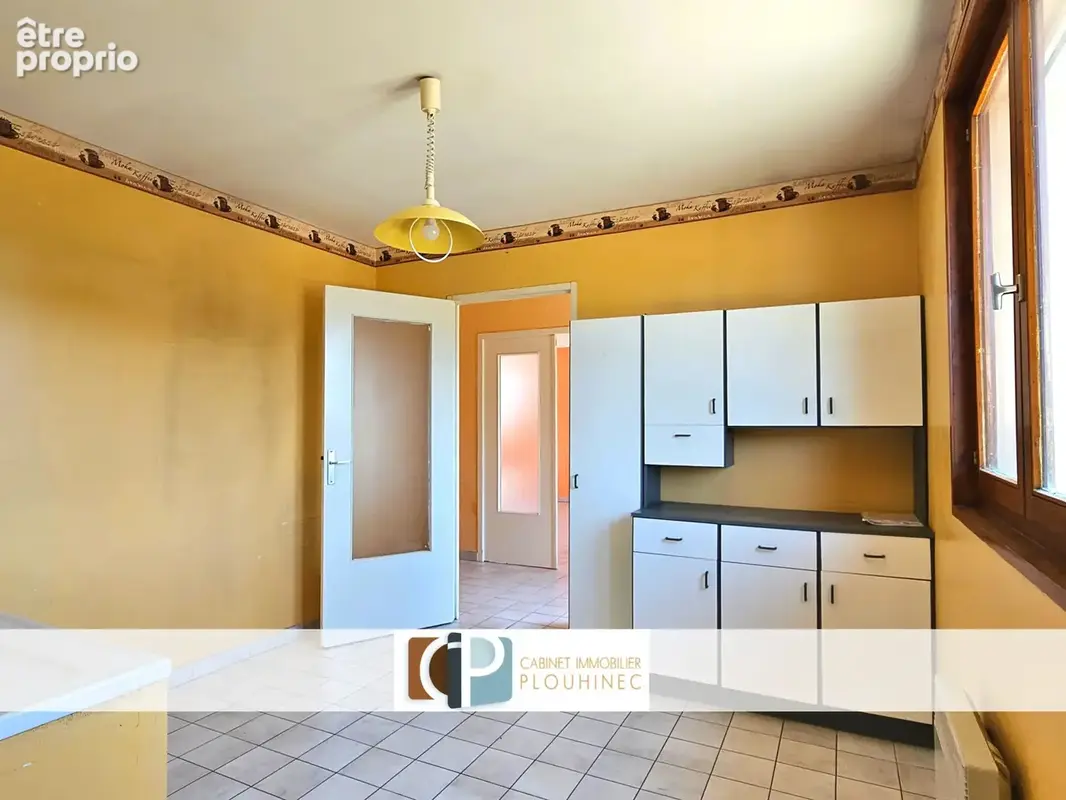 Maison de plain-pied à rénover, environnement calme à Replonges, proche Mâcon. - photo 9