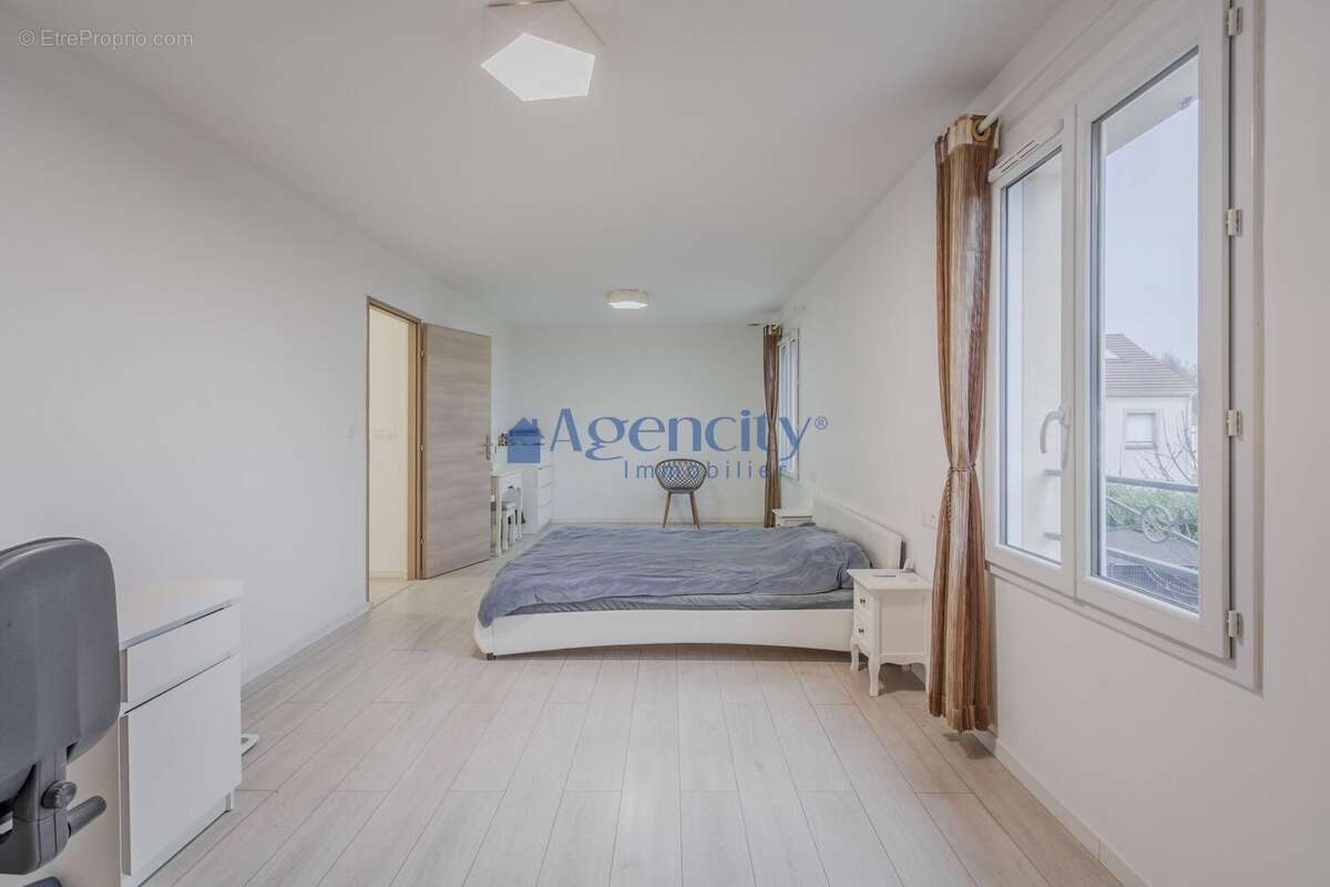 Maison à COUTEVROULT