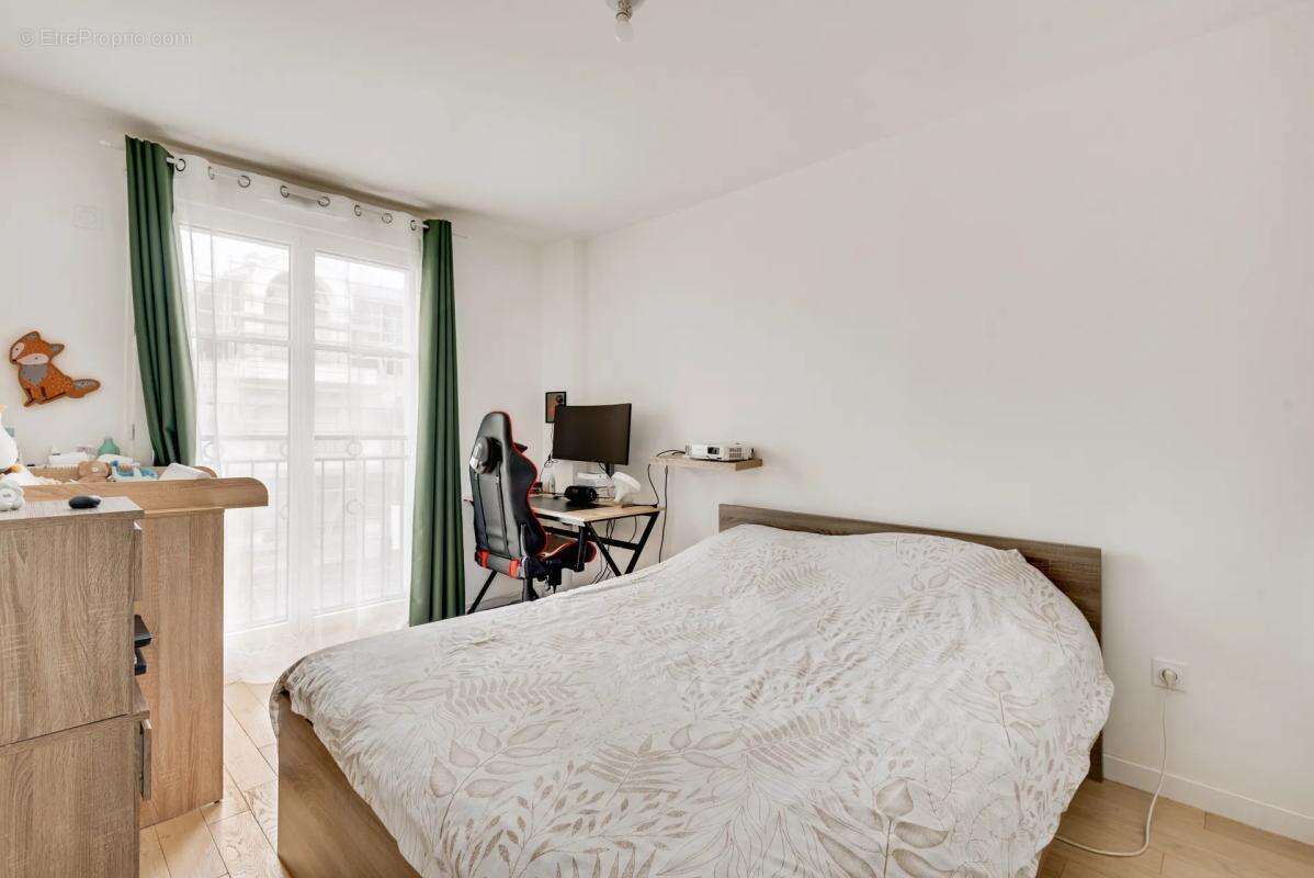 Appartement à LA GARENNE-COLOMBES