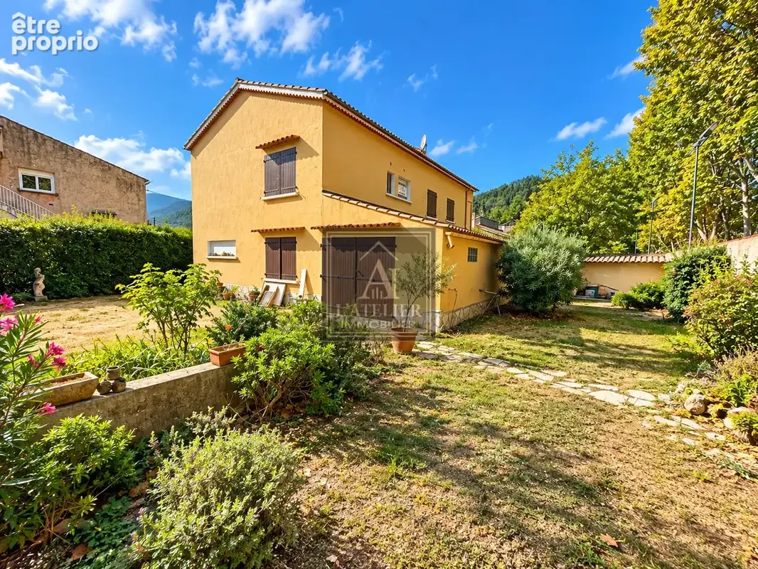 Maison de 150 m2 avec deux logements indépendants, garage et terrain de 644 m2 - photo 2