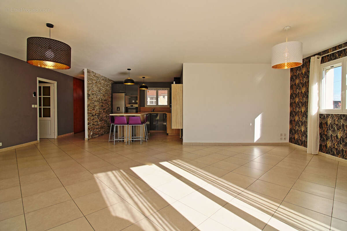 Maison à SAINT-ETIENNE-DE-SAINT-GEOIRS