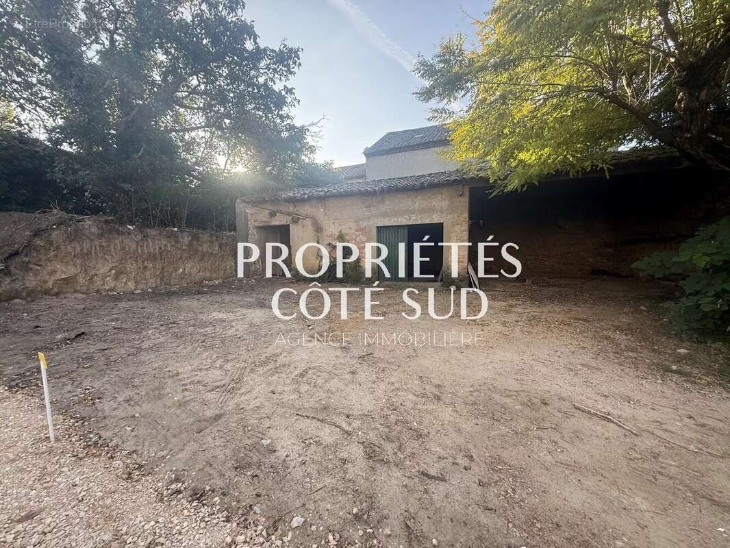 Grange à rénover – coup de cœur au cœur du village - photo 2