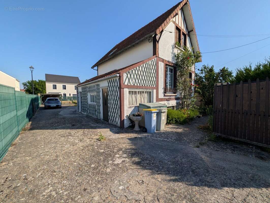 Maison à PLAISIR