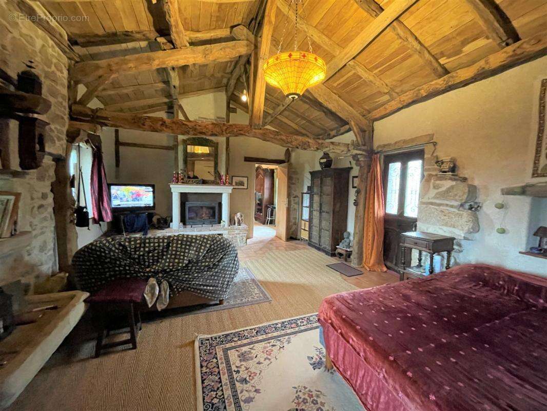 Maison à LENTILLAC-SAINT-BLAISE