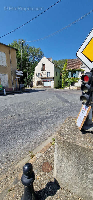 Commerce à JOSSIGNY