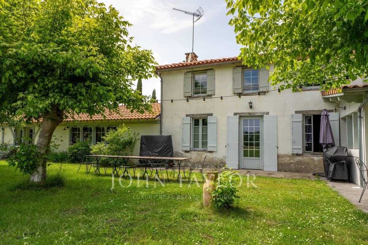 Maison à PARENTIS-EN-BORN
