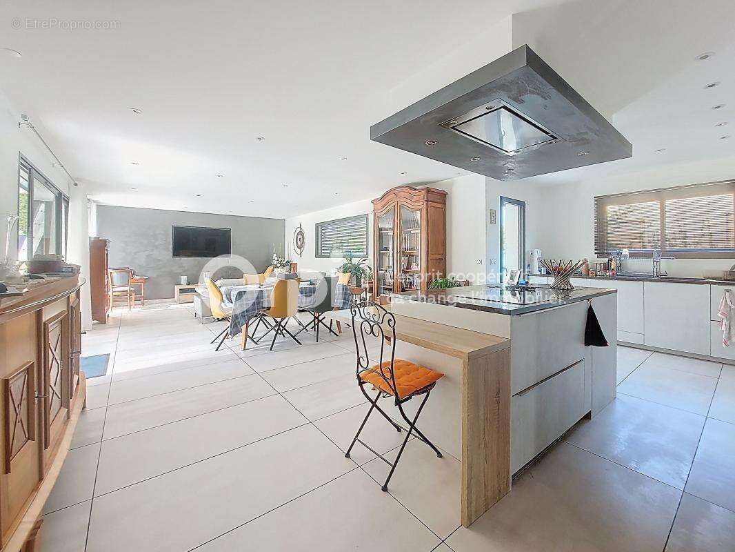 Maison à GILLY-SUR-ISERE