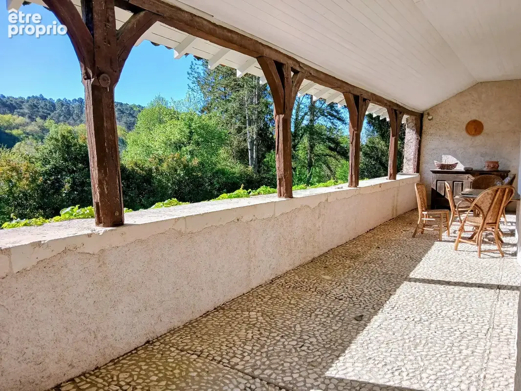 Belle propriété à rénover, comprenant un logement d'amis et offrant une vue sur un vallon boisé. - photo 8