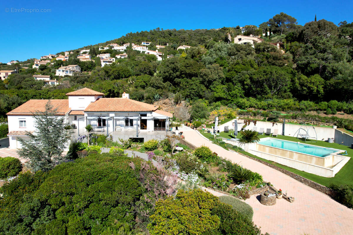 Maison à LES ISSAMBRES