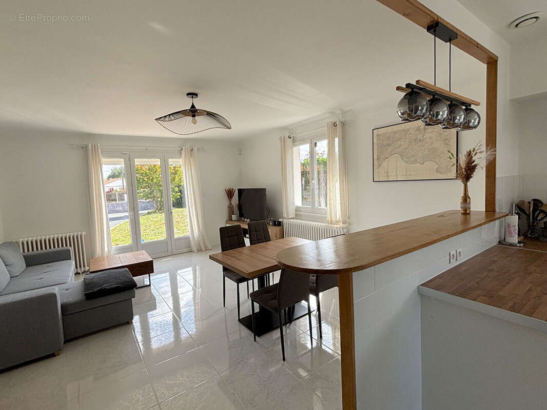 Maison rénovée 3 pièces à vendre à Saujon, proche gare et commerces - photo 2