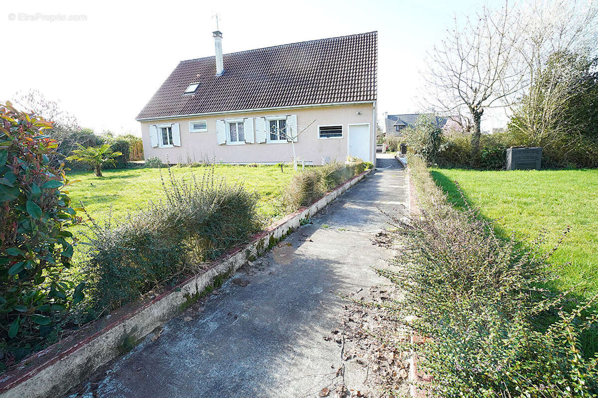 Maison à YVRE-L'EVEQUE