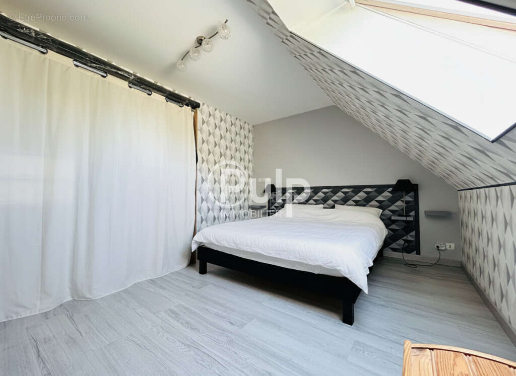 À découvrir sans tarder : belle maison individuelle aux volumes généreux ! - photo 10