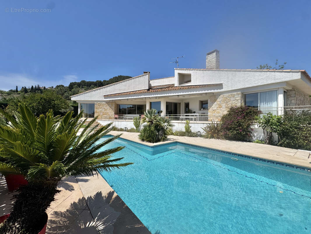 Maison à CARQUEIRANNE