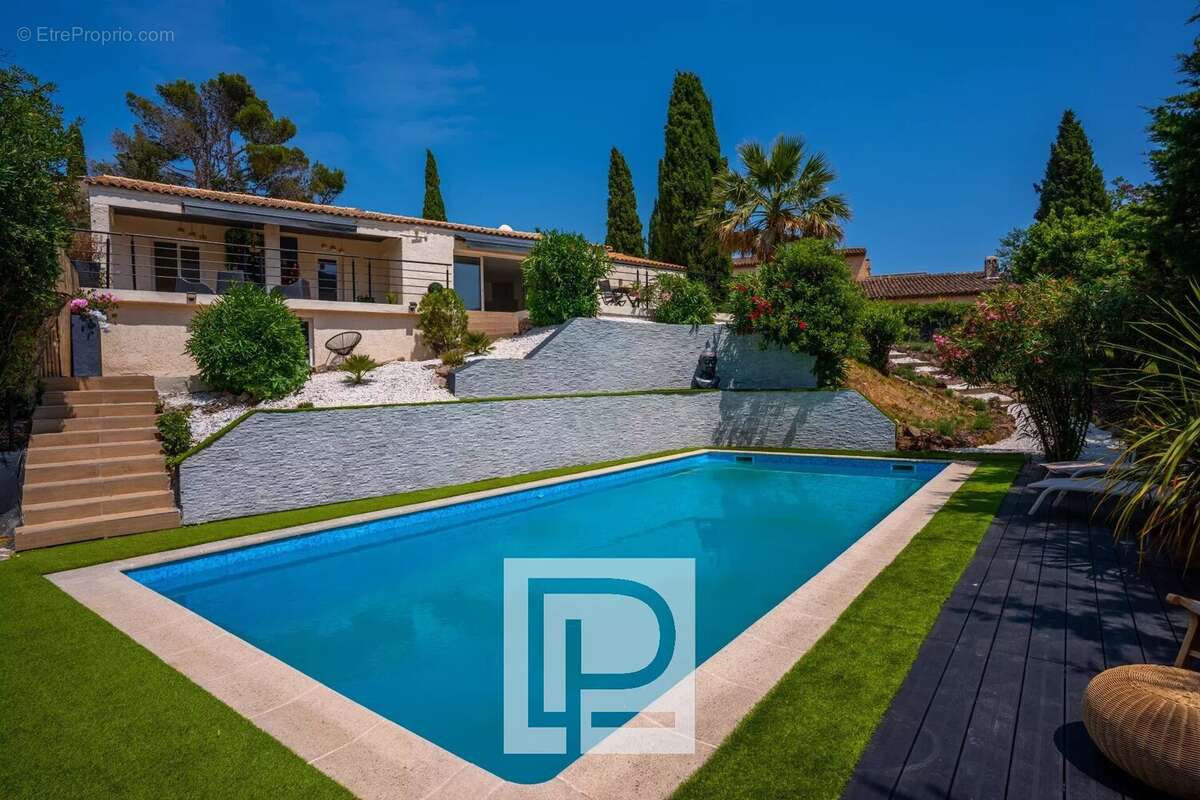 Maison à MANDELIEU-LA-NAPOULE