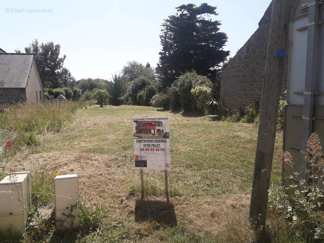 Terrain à SAINT-COULOMB