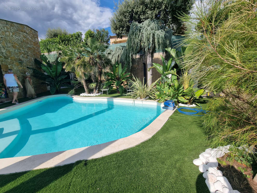 Limite mandelieu ville t4/t5 de 150m2 vue mer panoramique jardin entourant jacuzzi garage - photo 44