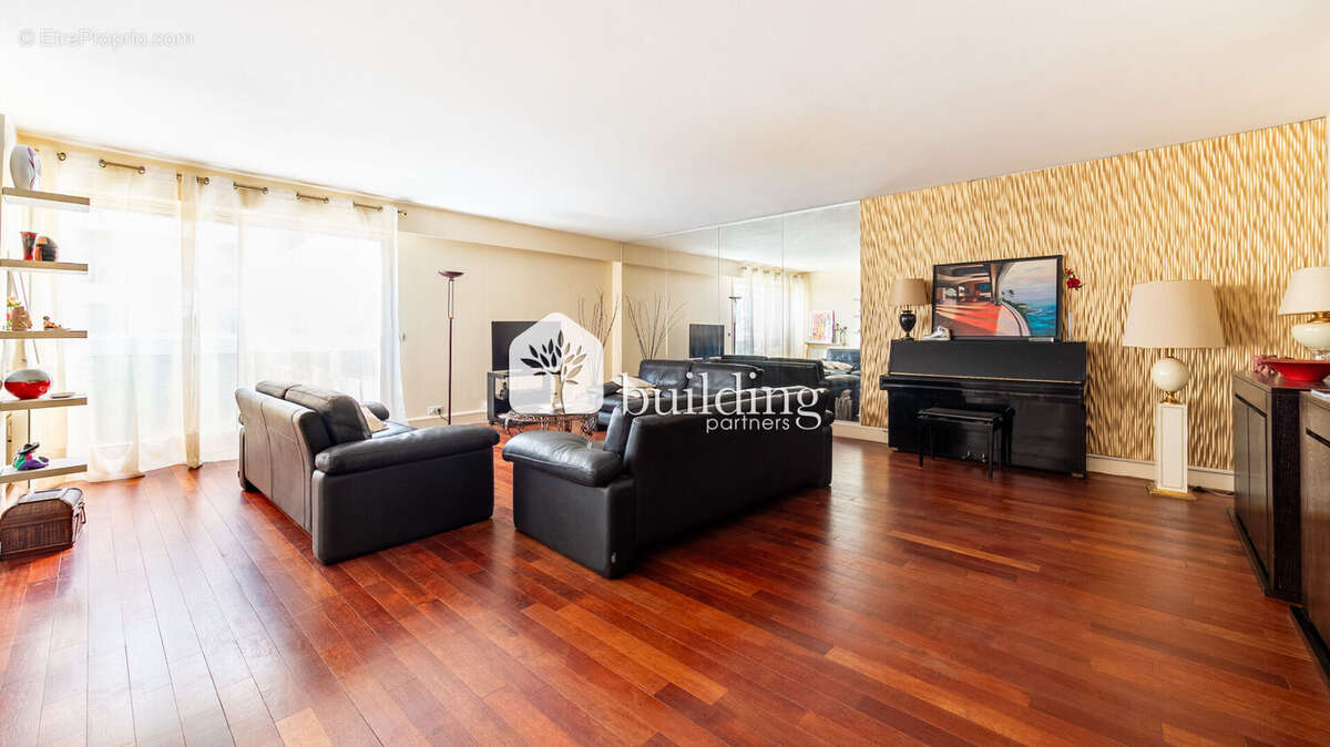 Appartement à NEUILLY-SUR-SEINE