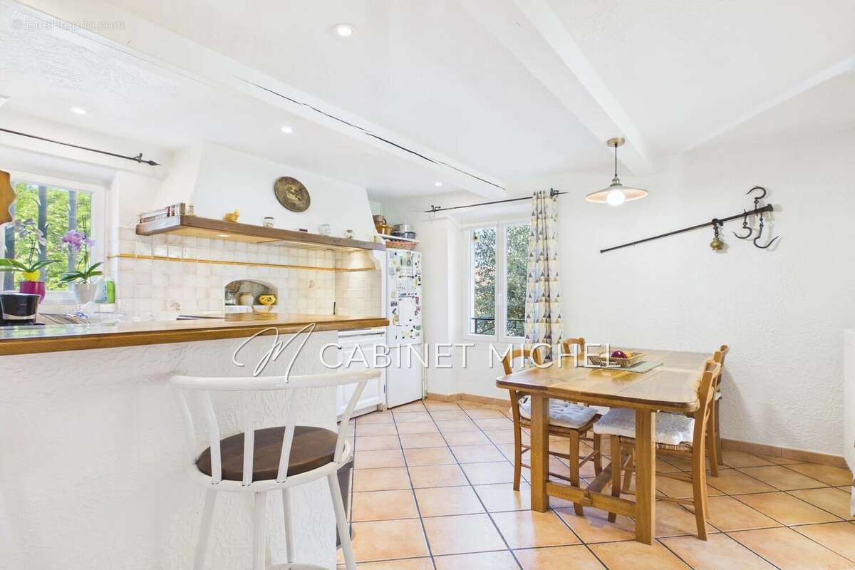 Appartement à ROQUEFORT-LES-PINS