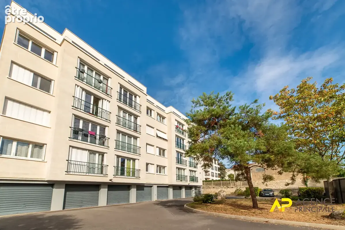Appartement 3 pièces au dernier étage à Colombes - Calme et lumineux - photo 1