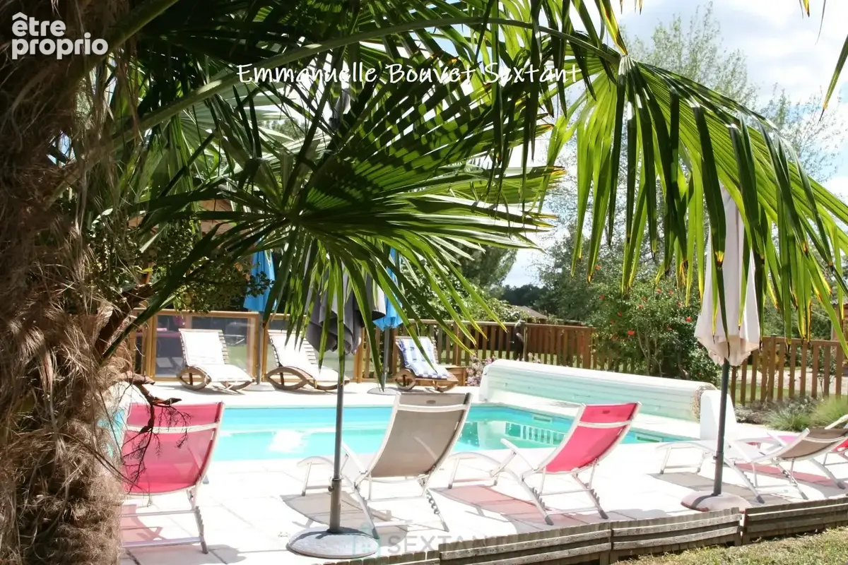 Superbe domaine touristique, 3 ha, 5 chalets bois, salle de réception, maison d'habitation, piscine, divers dépendances - photo 7