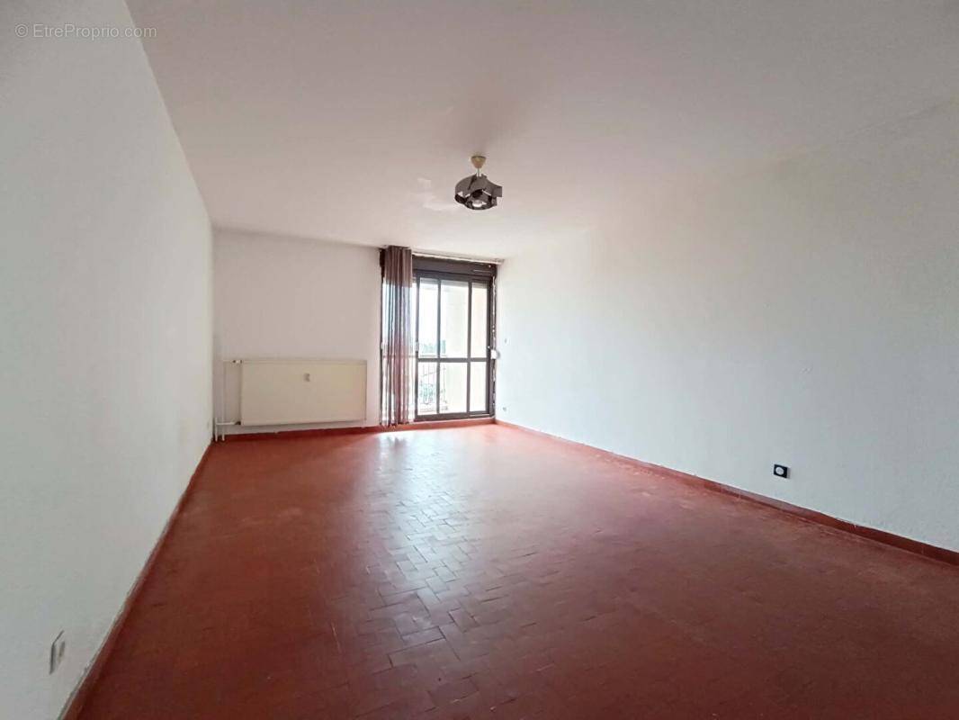 Appartement à SAINT-MARTIN-DE-CRAU