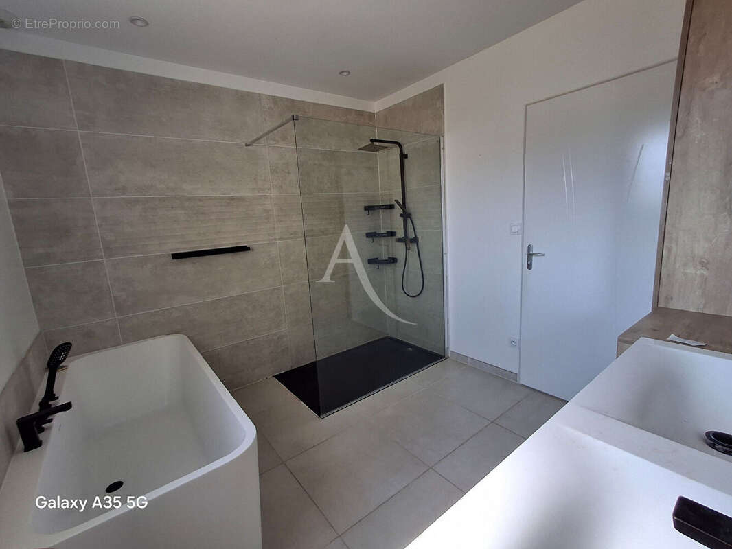 Maison L Isle Jourdain 4 pièce(s) 110 m2 - photo 8