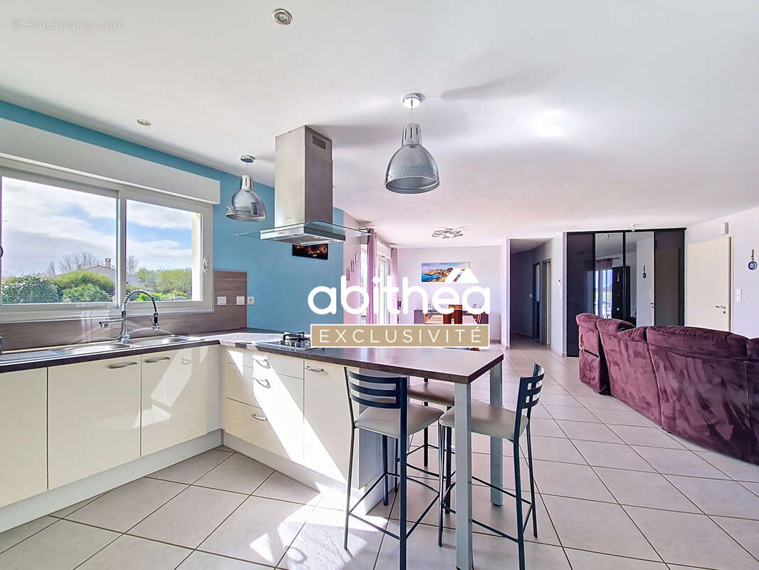 Maison à SAINT-GENIS-DE-SAINTONGE