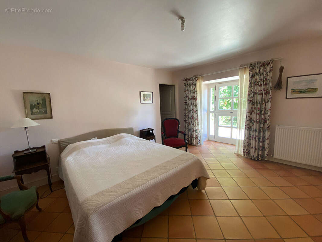 Propriété avec dépendances sur 2,5 ha - photo 11