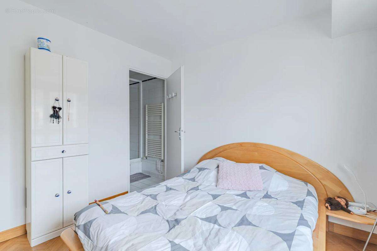 Appartement à VILLENEUVE-LA-GARENNE