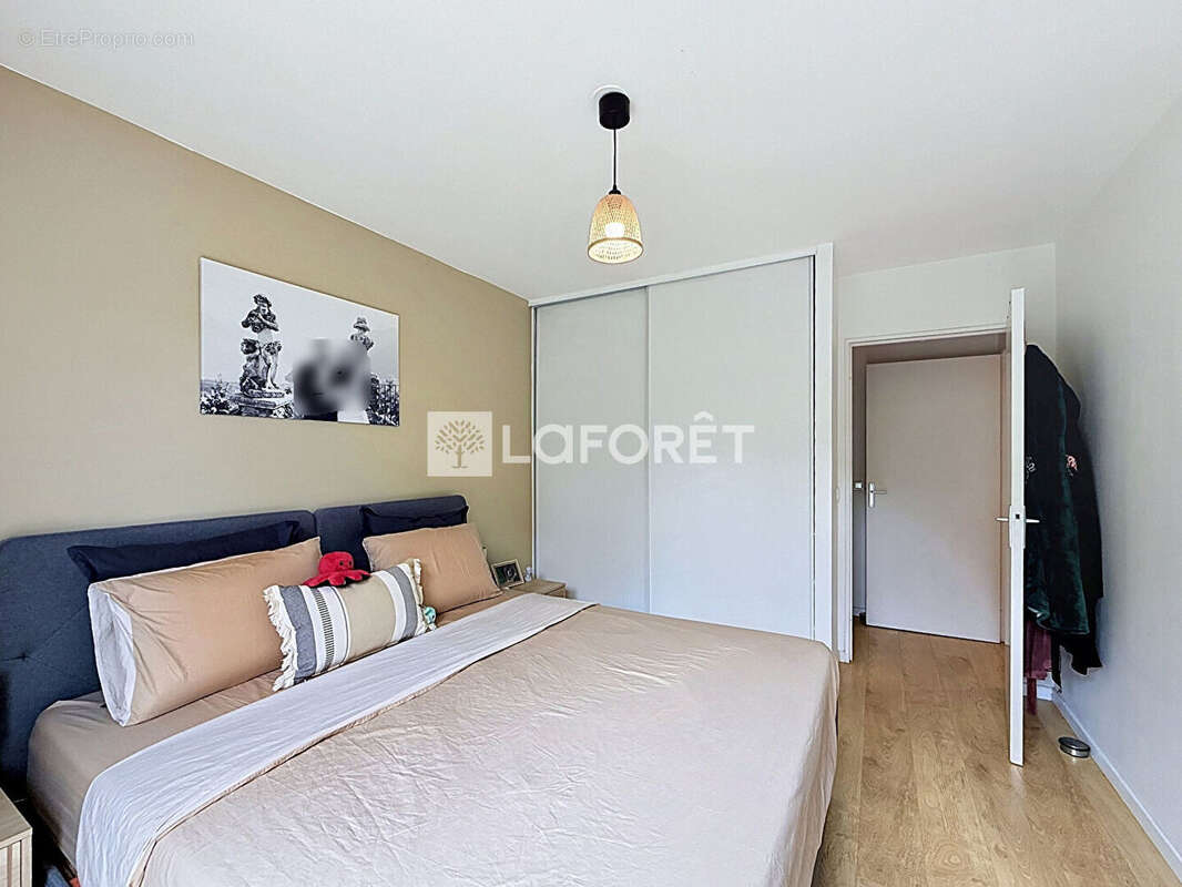 Appartement à LA GARENNE-COLOMBES