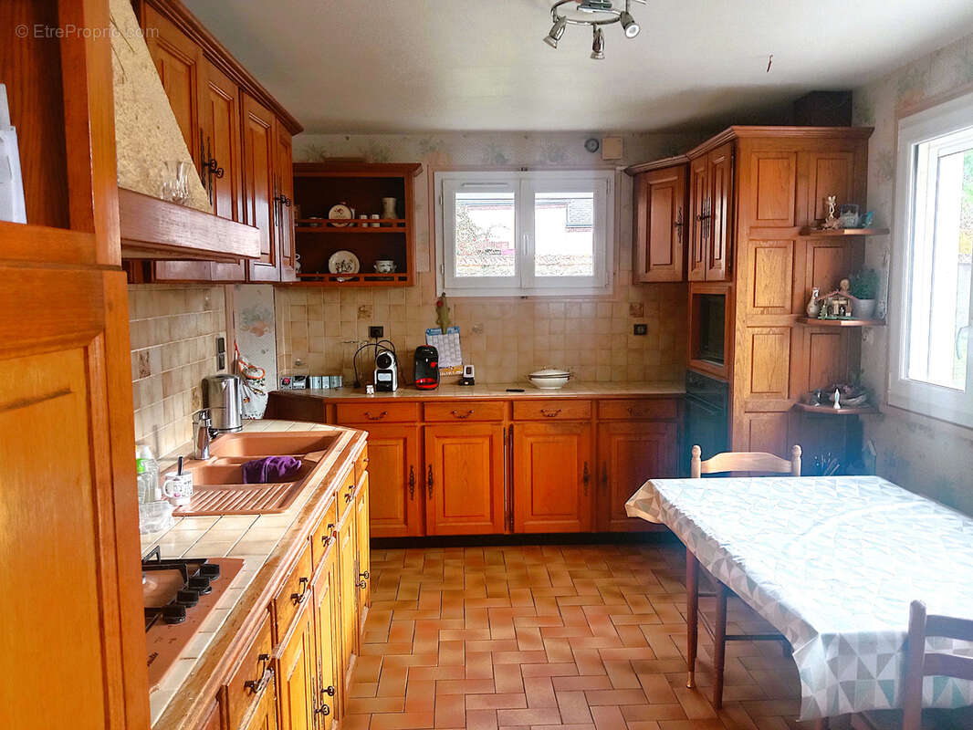 Maison à PRUNAY-LE-GILLON