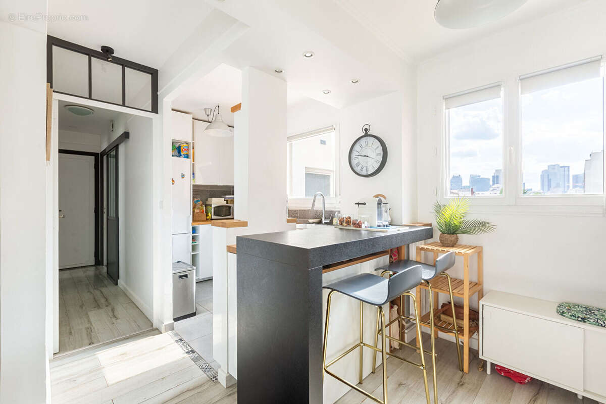 Appartement à COURBEVOIE