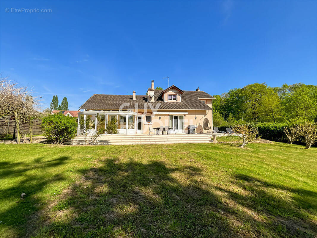 Maison à FONTENAY-TRESIGNY