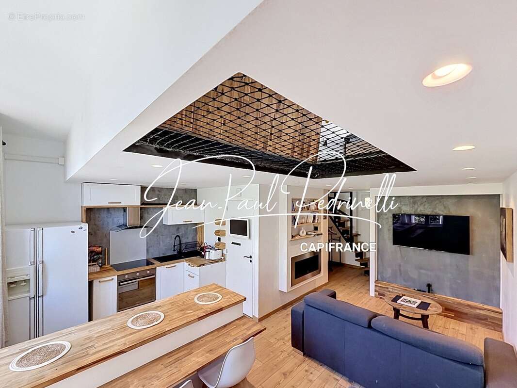 SAINT-RAPHAËL, Duplex 3 pièces 59 m² total,  meublé et équipé,  parking privatif et climatisation - DPE C - photo 5