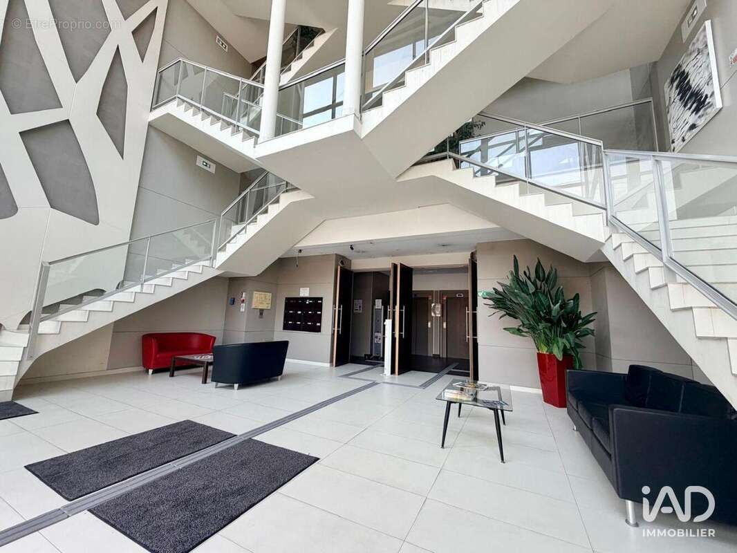 Photo 2 - Commerce à REIMS