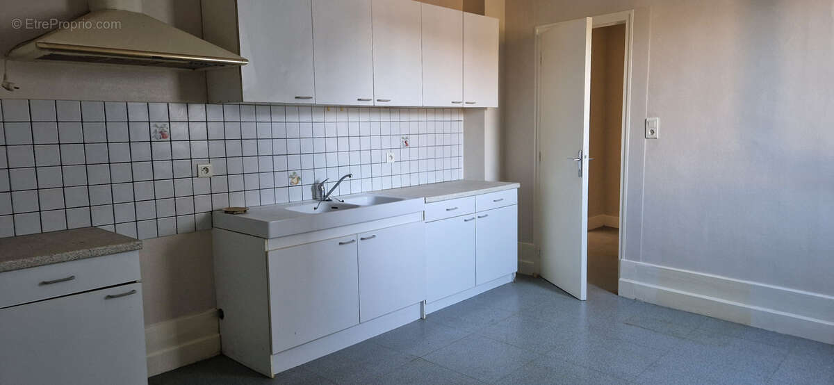 Lubersac, coeur de village maison avec garage - photo 3