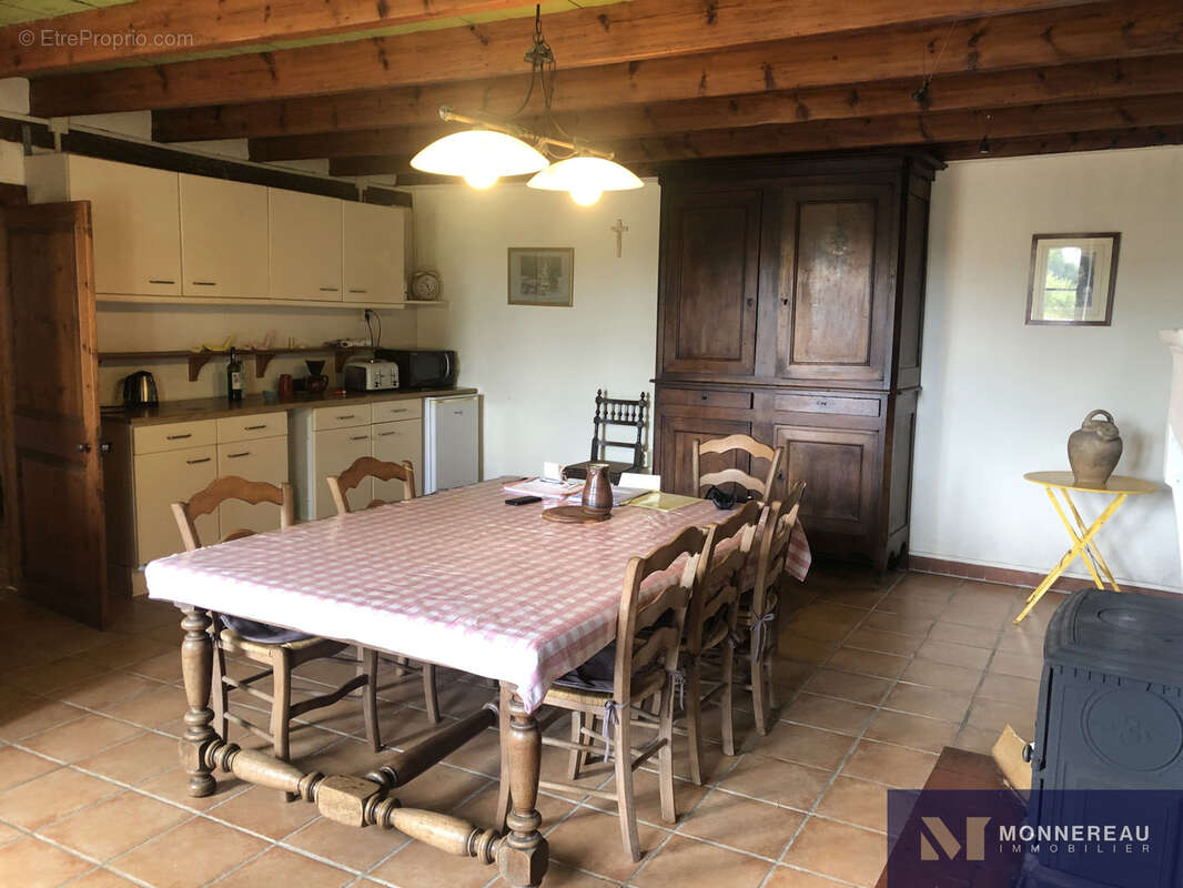 Maison à BARBEZIEUX-SAINT-HILAIRE