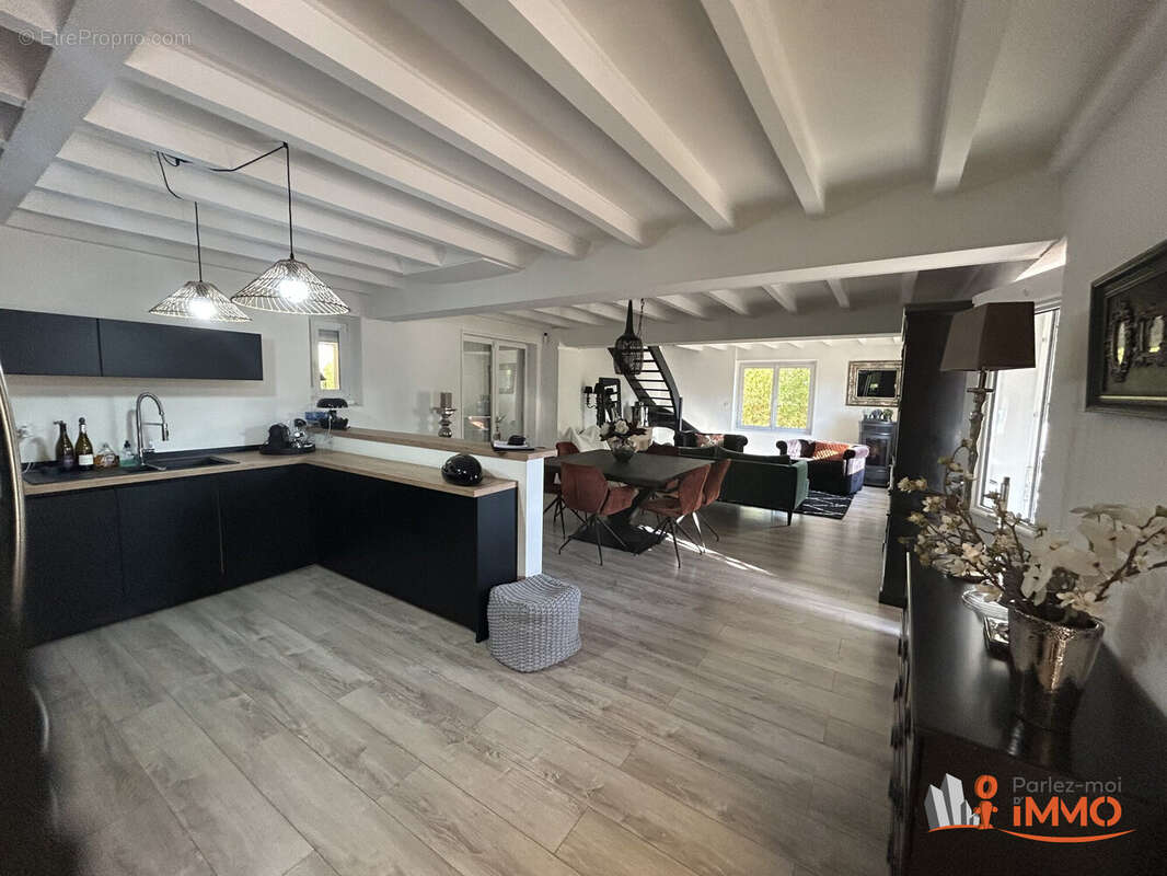 Maison 200 m² à Montbrison  - photo 7