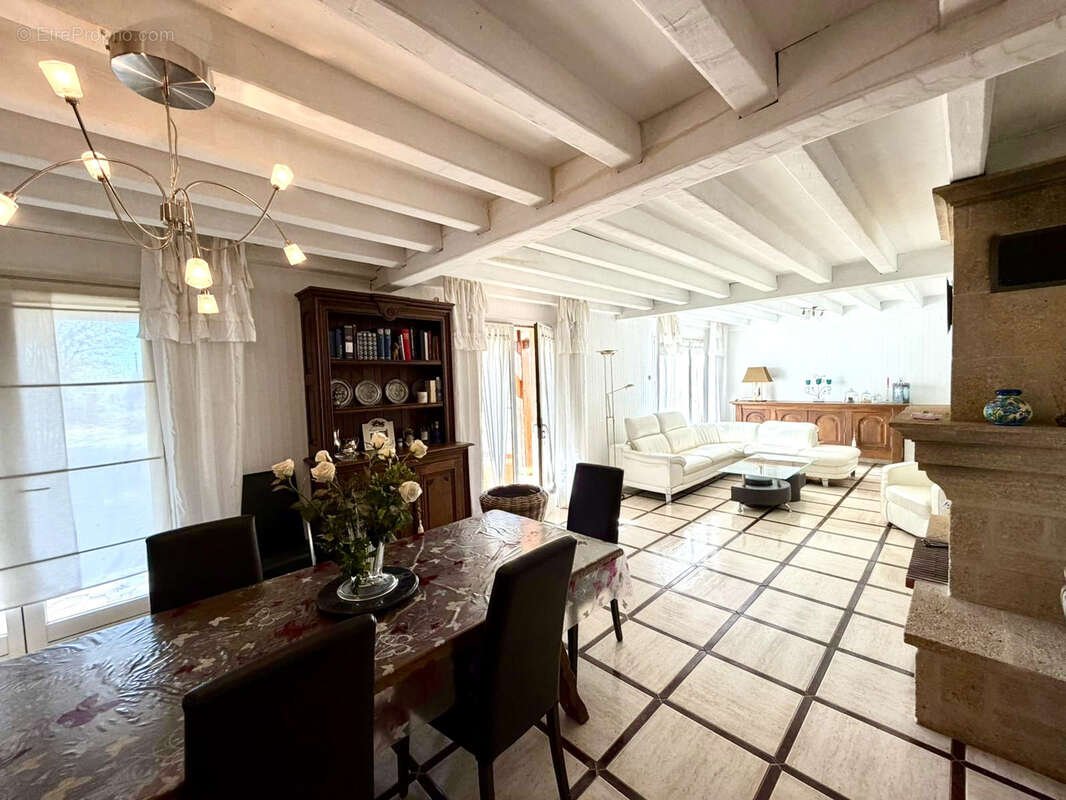 Maison à LACHAPELLE-AUZAC