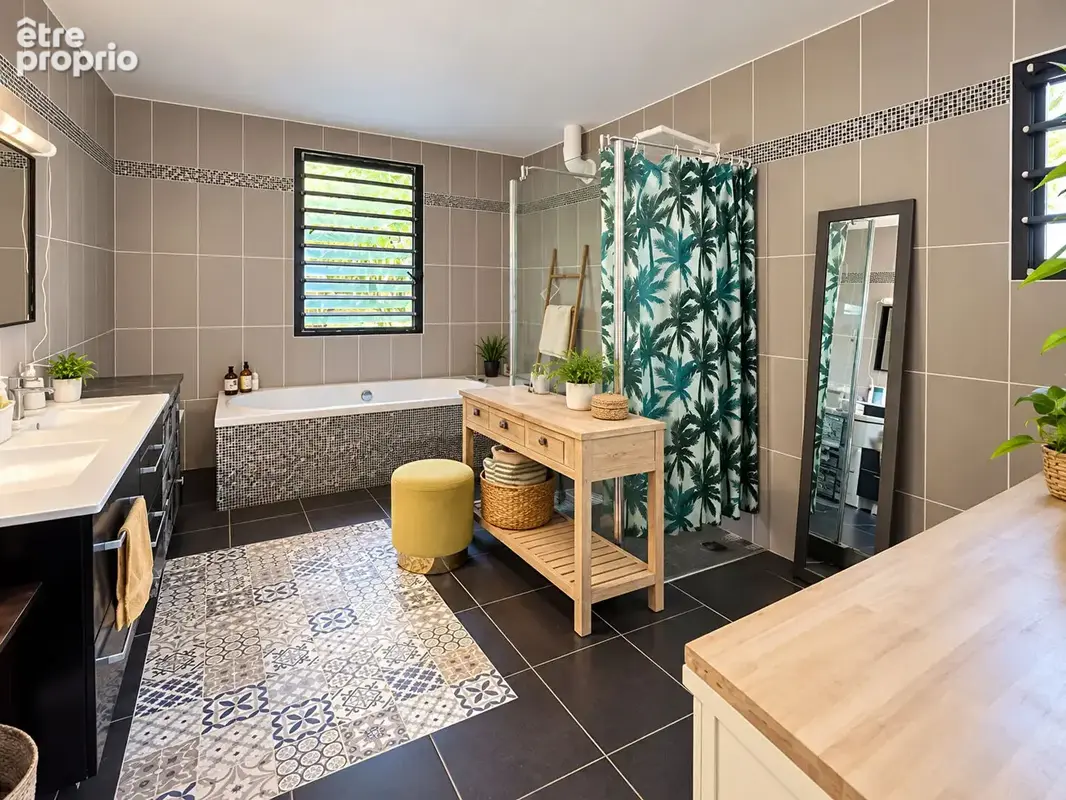 A VENDRE - Saint-Benoit - Maison avec terrasse et jardin + 130 m2 bonus exploitable - photo 9