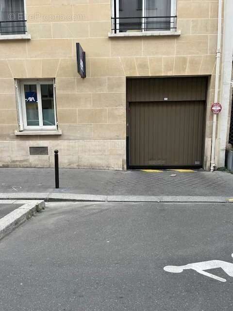 Parking à PARIS-17E