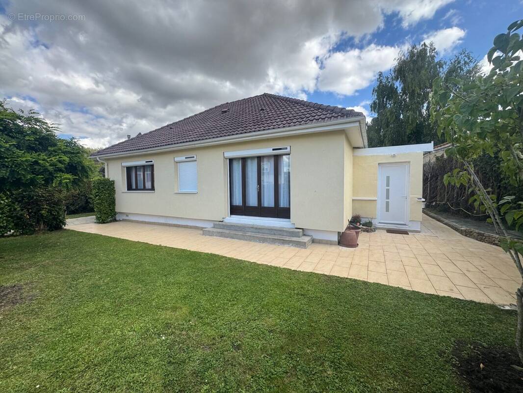 Maison à BELLEU