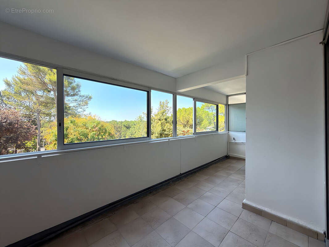 Aix-en-Provence OUEST - Appartement T4 de 80 m² avec terrasse, cave et ascenseur - photo 8