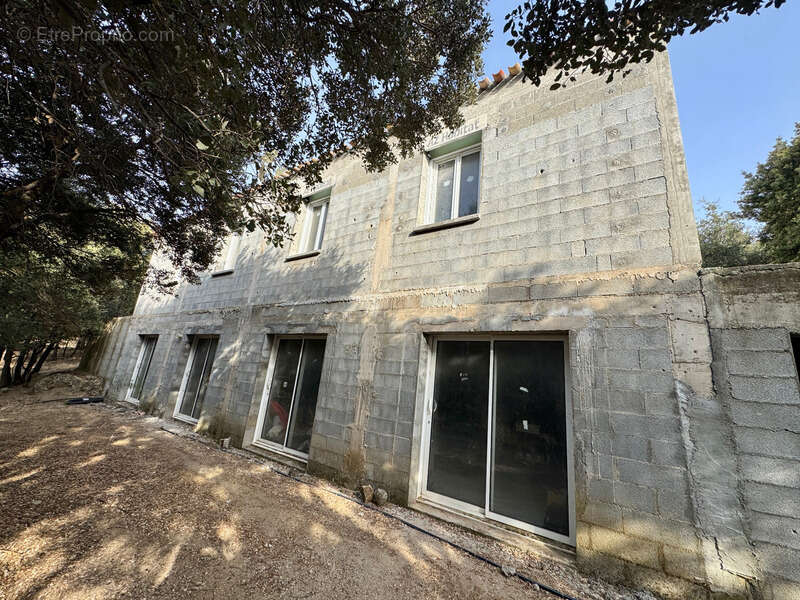 Terrain 3250 m2 avec batiment de 200m2 habitables à vendre, proche de L'ILE ROUSSE (20) - photo 2