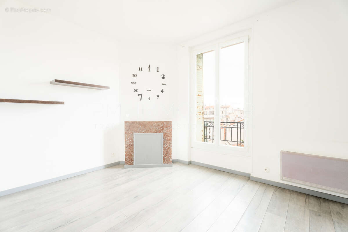 Appartement à MARSEILLE-4E