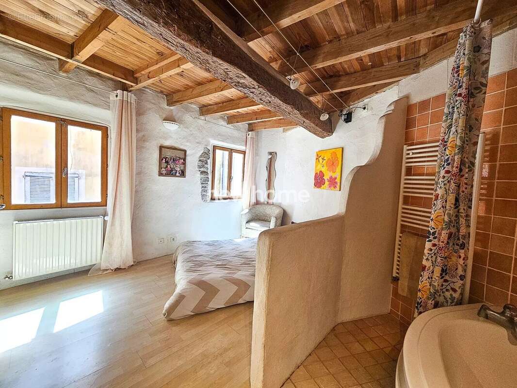 Maison à LORGUES