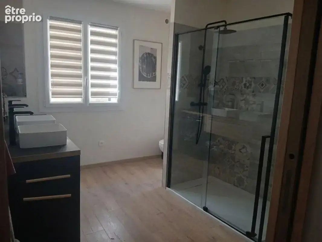 Maison de village entièrement rénovée de 185 m2 avec patio terrasse et cour intérieure - photo 11